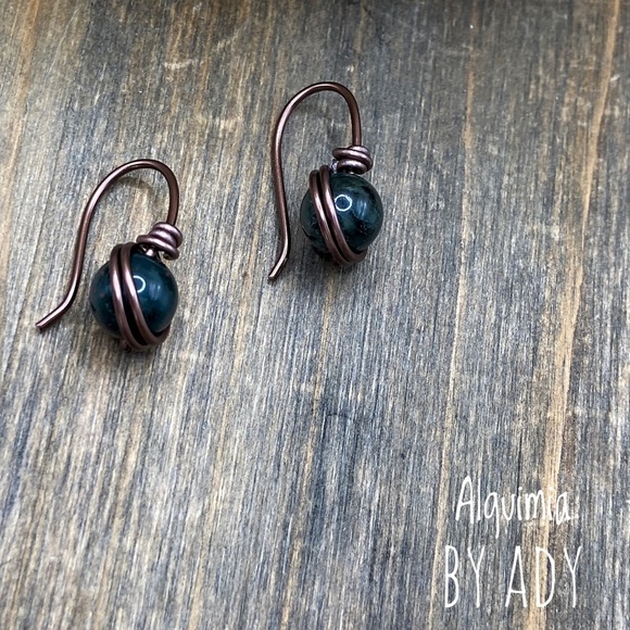 Green Agate dainty sphere stud earrings/protection and joy - Picture 3 of 8